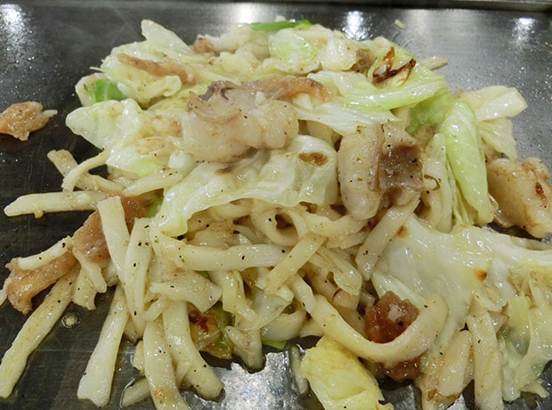 塩かす焼うどん(ホルモントッピング)